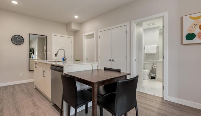 Pet Friendly 2 Bed Close to Downtown in Calgary