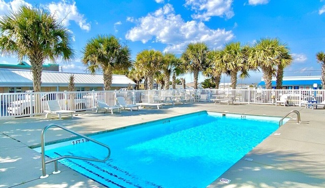 Pet-friendly, 3 Blocks to Beach, Pool, #205