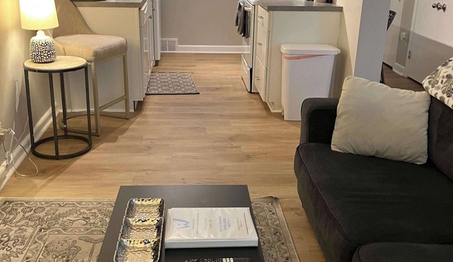Pet-Friendly Apartment Near Blackstone Dining & UNMC