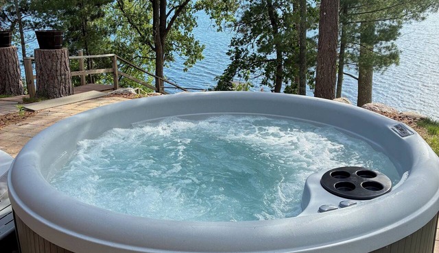 Pet-Friendly Lakehouse w/Private Bunkhouse, Hot tub, Fire Pit & Games.
