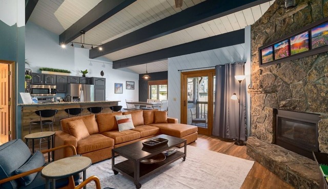 Phoenix 208 4 Bedroom Townhouse by RedAwning