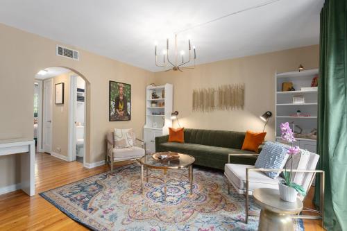 Plaza Condo With Queen Bed 3