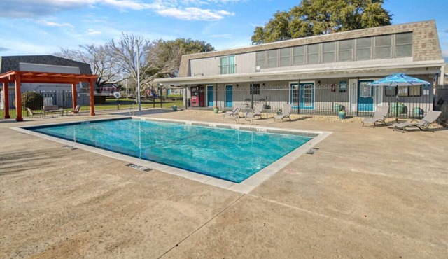 Pool, A+ location, washer/dryer, LongStayDiscounts