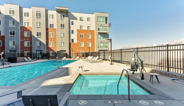 Pool + Hot tub | King Bed | Game Room | Parking