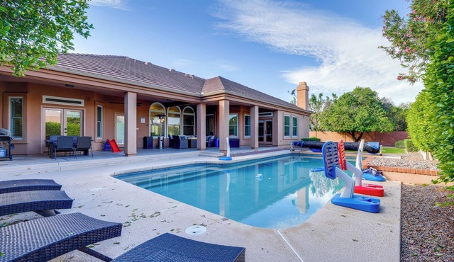 Pool Table, Putting Green: Luxury Oasis in Mesa