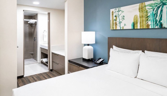 Poolside Comfort in Tempe – Walk to Lake Trails, Dining, Shops & More - 2 Units