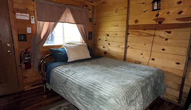 Prairie Pines Retreat Cabin - Sleeps 9 - Minutes from Sturgis