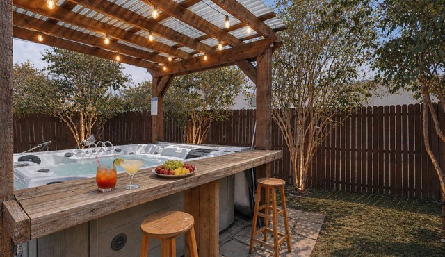 Prime Location- 4BR | Hot Tub, BBQ & Kids Play Zone