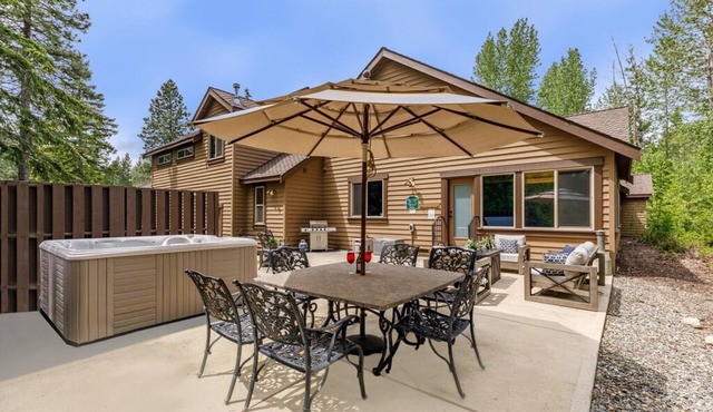Private 5 Acre Mountain Escape + HotTub/Epic GmRm - 3 Night Savings