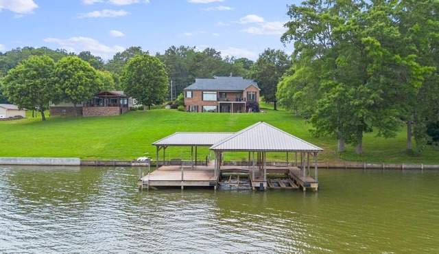Private Dock + Game Room + Event Space for special occasions. in Georgetown