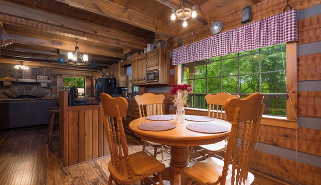 Private Lakeview Rustic Cabin on Barren River Lake -40 min from Beech Bend + WKU in Lucas