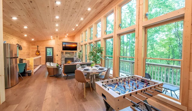 Private Modern 2BR Treehouse + Views, Hot tub, Firepit, and POOL!