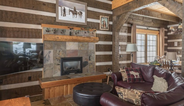 Private Mountain Haven with Sweeping Views! Hot Tub!