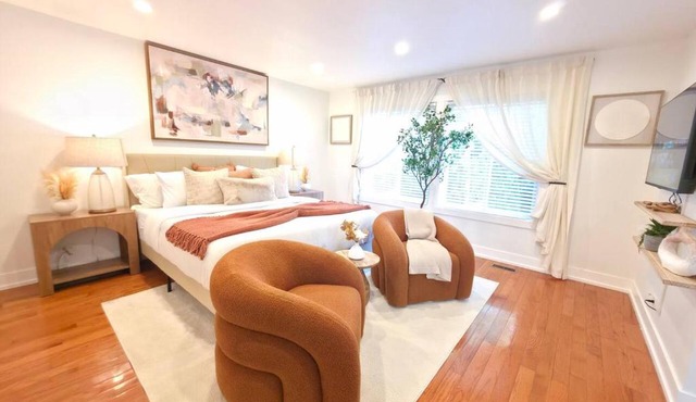 Private Nature Retreat King Suite Sleeps 8