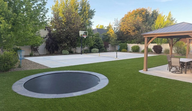 Private Pickleball, Basketball, Gaming Room!