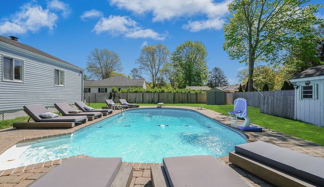 Private Pool, Close to Beaches, Shops, Restaurants, bars, and markets