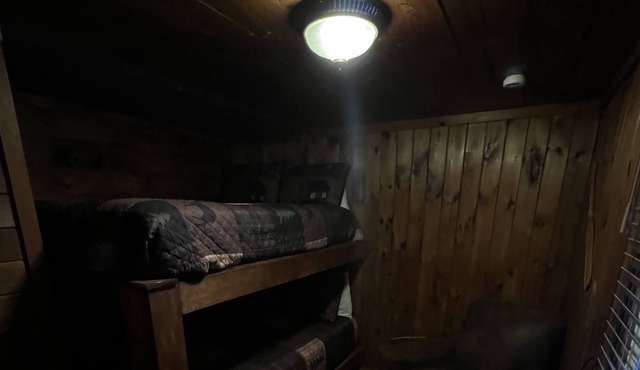 Private Spacious cabin in the woods