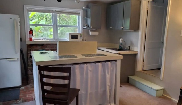 Quaint Private Studio Cottage in Onley