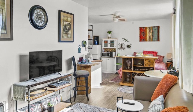 Quaint Retreat Pets Garage Redlands