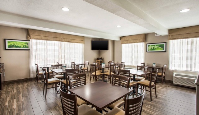 Quality Inn Kansas City International Airport