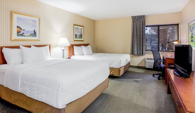 Queen Room With Two Queen Beds Non-Smoking