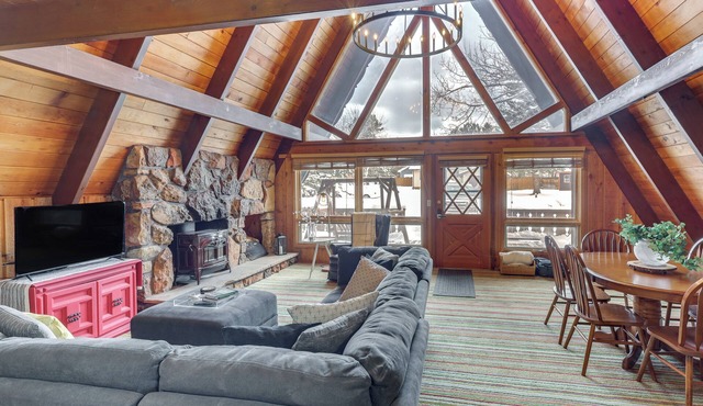 Red Lodge Cabin w/Hot Tub ~ 1/2 Mi to Downtown!