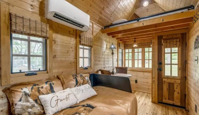 Redbud Falls Ranch Vacation Home, Horseback Riding