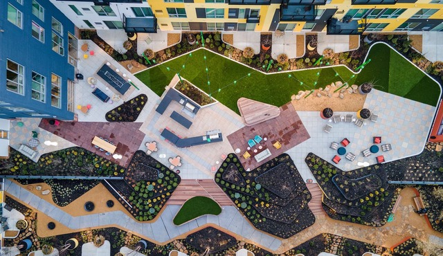 Relax and Rejuvenate in a Glamorous Retreat with a Stunning Rooftop 334