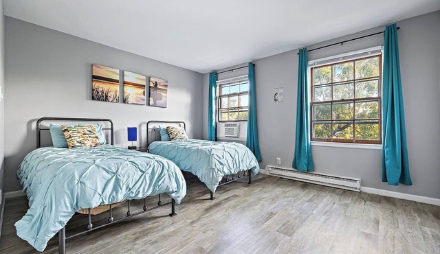 Relaxing 2BR Riverfront Townhome