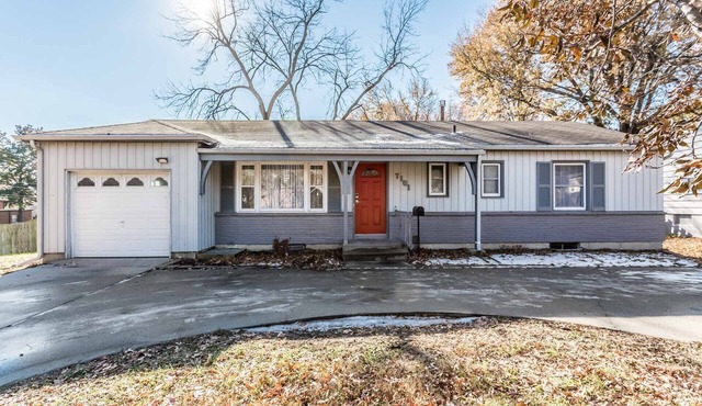 Relaxing and spacious single family in heart of Overland Park