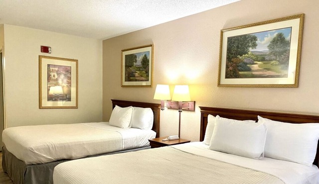 Restful Stay! 2 Great Units Near Parks & Attractions, Free Breakfast & Parking