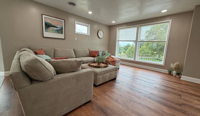 *Riverview*Walk to Falls*Newly Renovated*4 BDRMS*