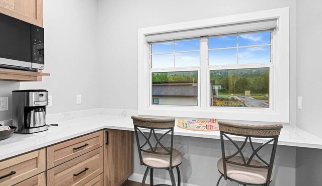 RiverWest Superior Chalet - River Front - Sauna - Dog Friendly