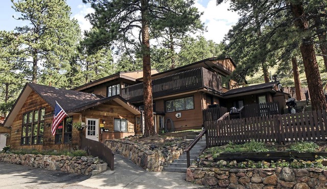 Rocky Mountain National Park Vacation: Charming Cabin with a Heated Pool in Estes Park, CO