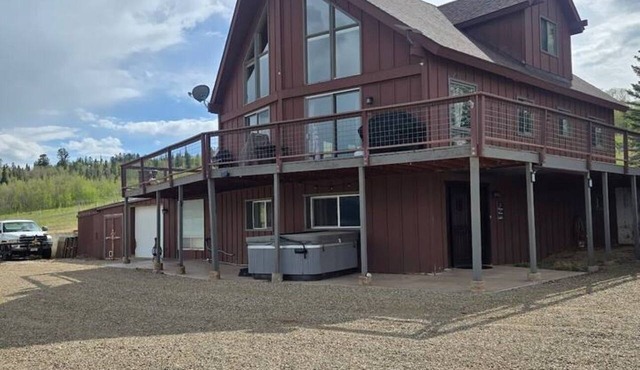 Rocky Mountain Retreat Hot Tub & Deck