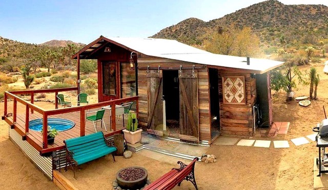 Romantic Yucca Valley Cabin with Hot Tub in Yucca Valley
