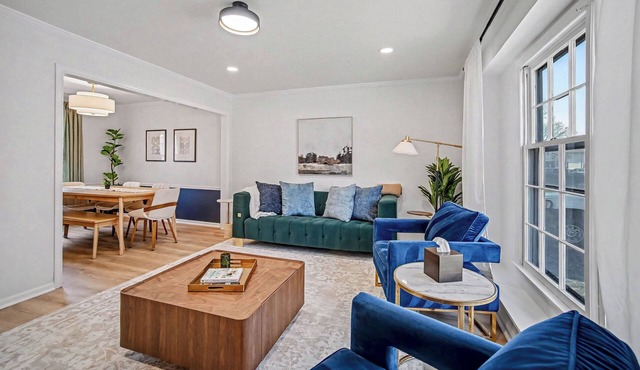 Room for Everyone! Sleeps 10 : Bunks+Bonus Space in a Quiet Neighborhood!