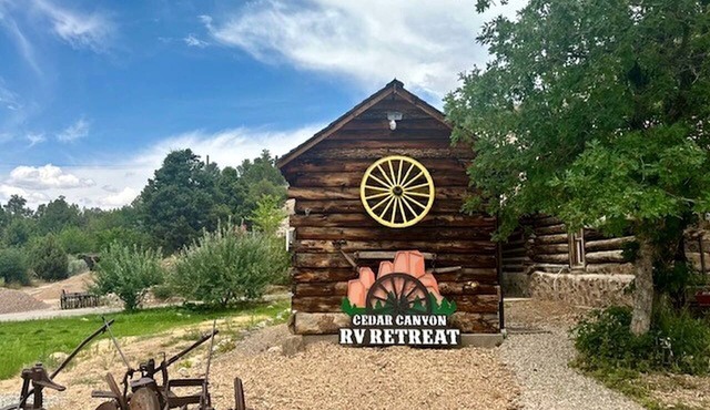 Rustic Cabin that Sleeps Three near Cedar Breaks National Monument, Cedar City, Utah