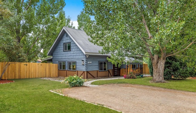 Rustic modern loge cabin in Steamboat Springs - 3 bedrooms and 2 bathrooms