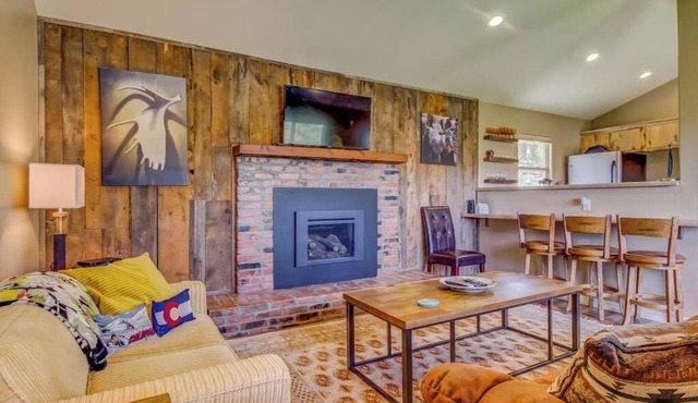 Secluded & newly remodeled Durango beauty close to town with large yard