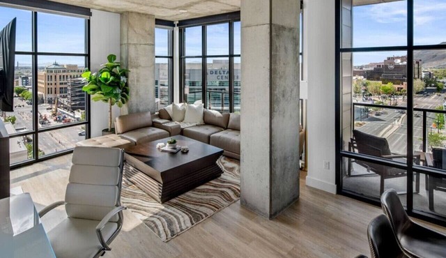 Sky-High Views Lux-2bd/2ba-Rooftop Pool-HTub-Gym