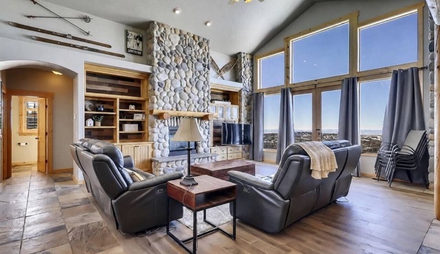 Skyview Chalet - amazing views with spa