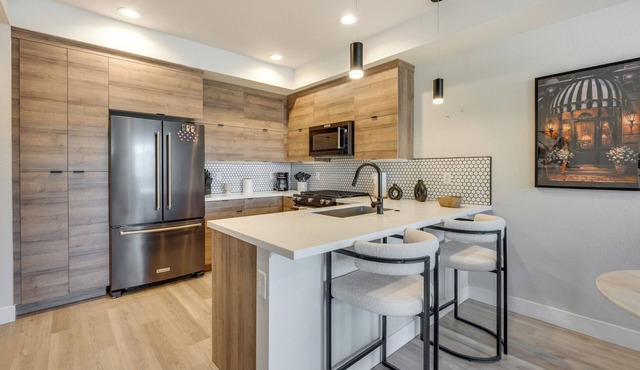 Sleek, Modern Denver Area Gem in Planned Community