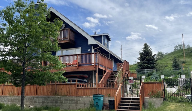 Soak in the hot tub, star gaze, enjoy the reservoir, hike, bike, kayak and more.