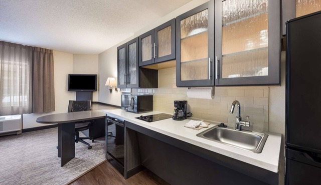 Sonesta Simply Suites Chicago Libertyville