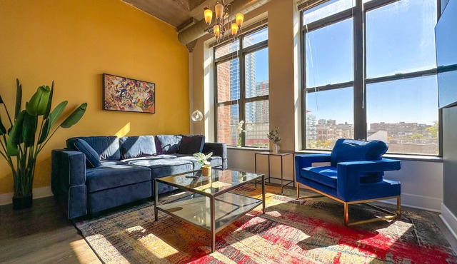 Spacious 2BR Group Stay near McCormick Place & Wintrust Arena