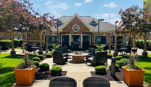 Spacious 2BR Suite | Daily Breakfast + Fire Pit