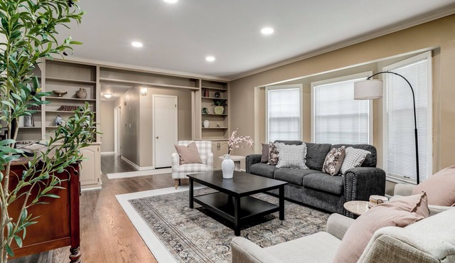 Spacious 3-bedroom house within walking of Meadowbrook Park and Ranch Mart
