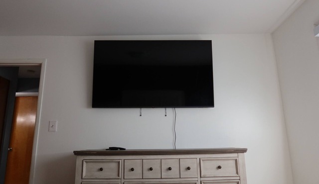Spacious 3BR Home/Smart TVs, Stocked Kitchen & Family Comfort