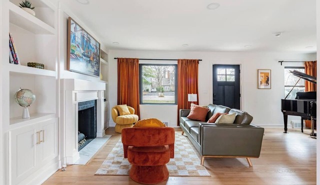 Spacious 4-bedroom house in tranquil Fairway with AC and fitness room